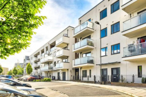 Spacious 5-bedroom modern apartment by Wembley